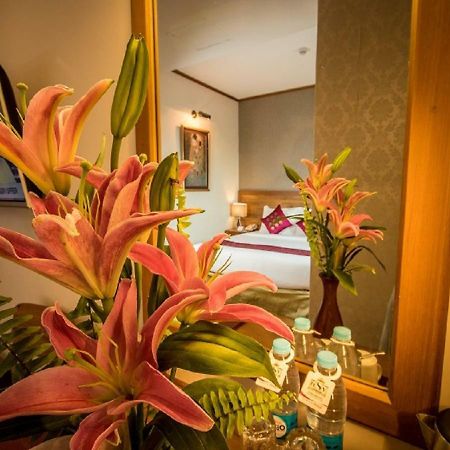 Hotel Shwe Yee Янгон Екстер'єр фото